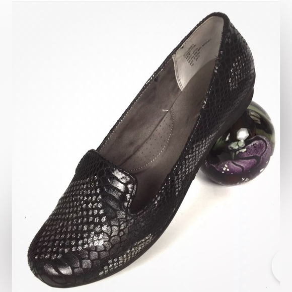 Cliffs by White Mountain Memory Foam Loafers - Picture 2 of 10